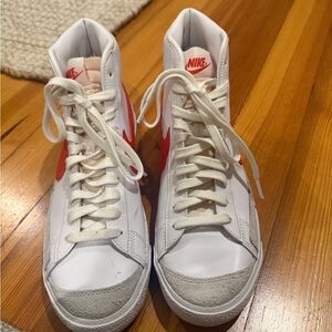 Nike White and orange High-Tops